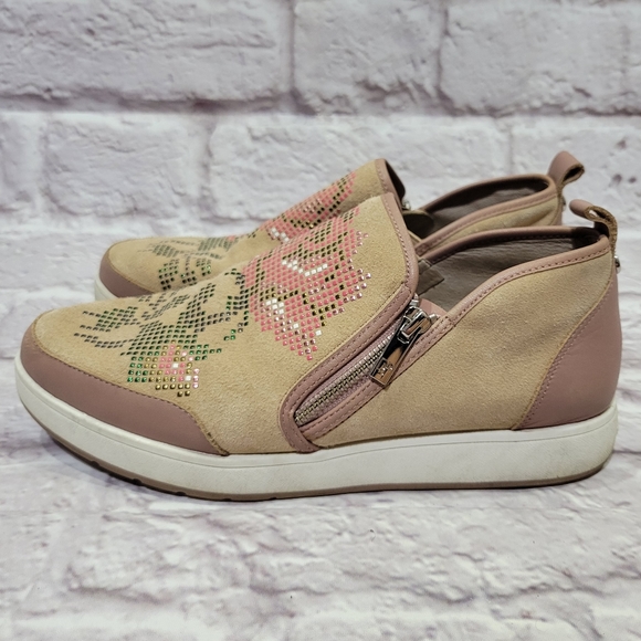 Donald J. Pliner Mylasp Pixelated Rose Leather Suede Slip On Sneakers - Picture 6 of 11